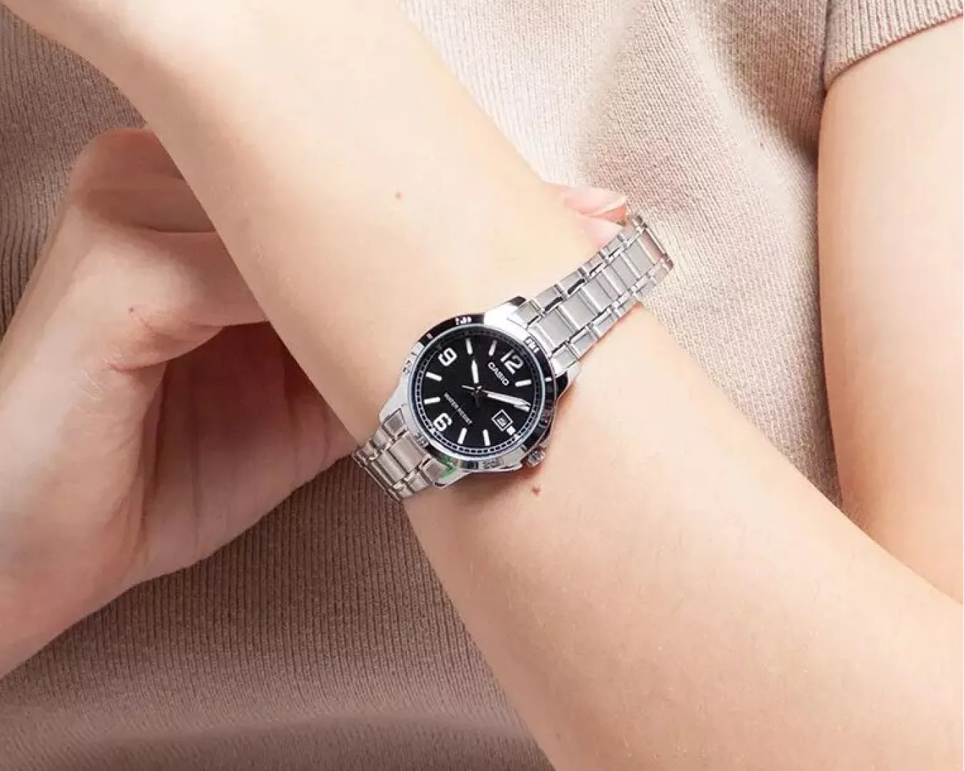 Casio LTP-V004D-1B2 Women Analog Watch