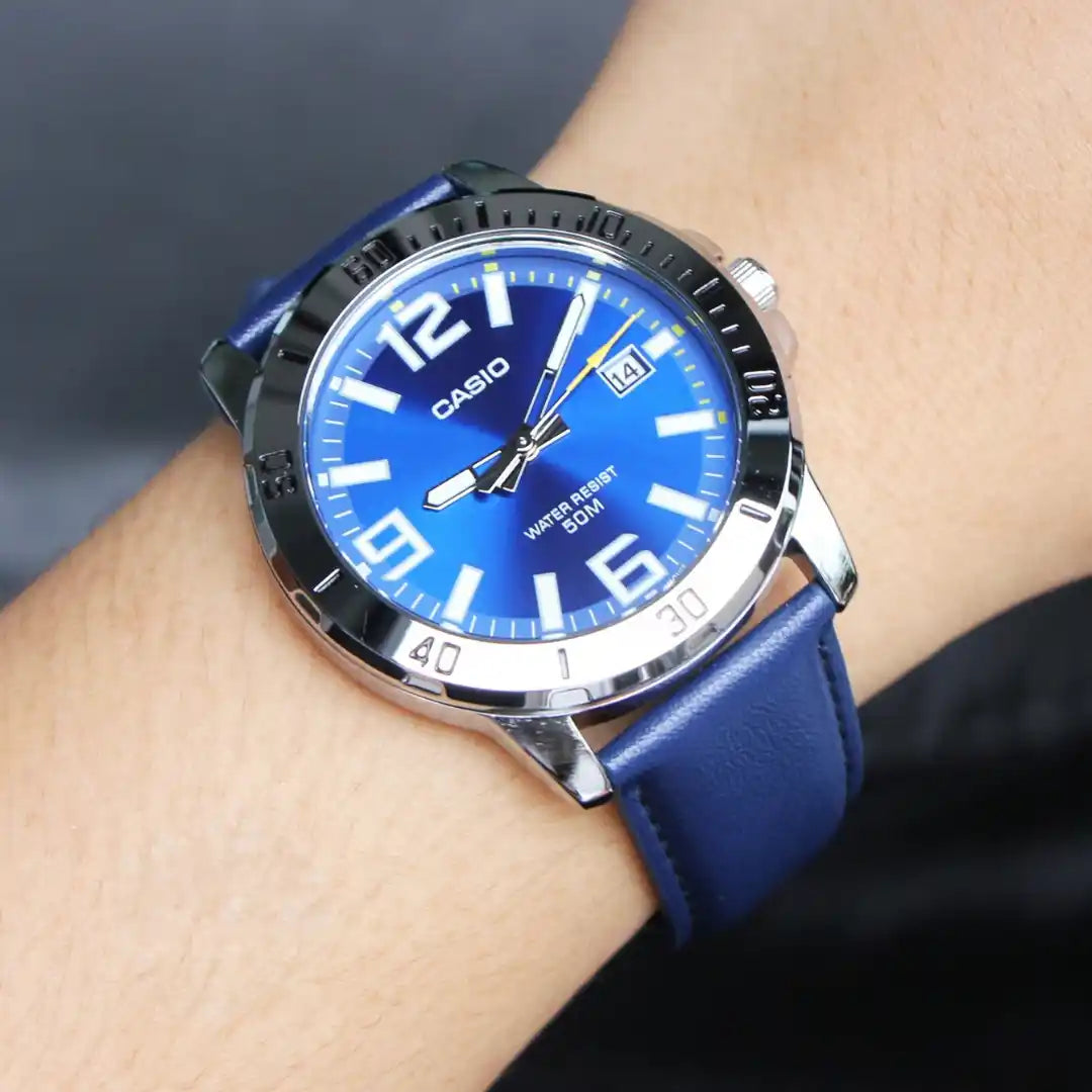 Casio MTP-VD01L-2B Analog Men's Watch