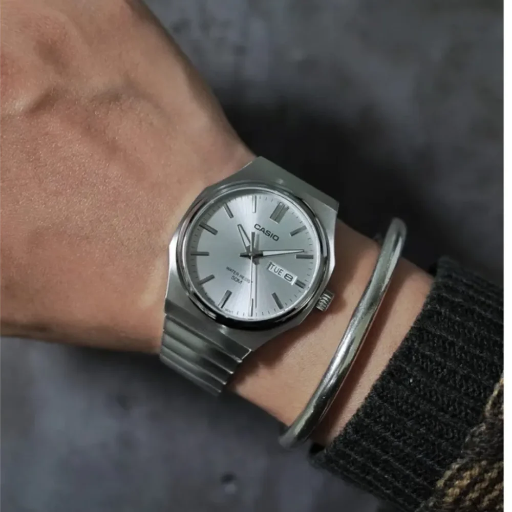 Casio MTP-E735B-7A Men's Watch - Image 2