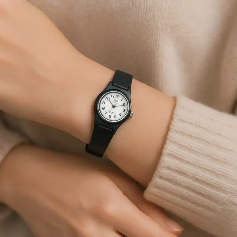 Q&Q VP34J011Y Analog Casual Women's Watch
