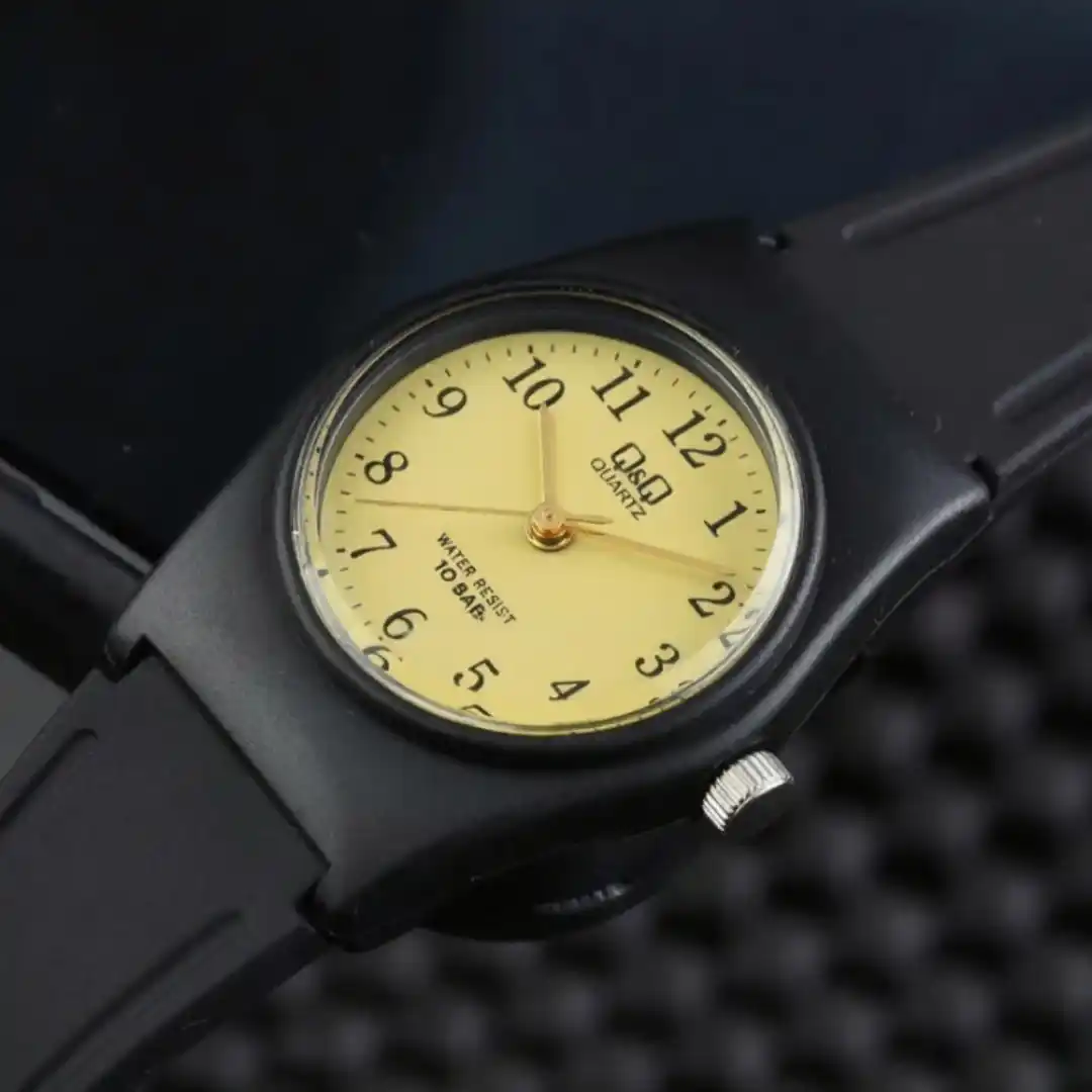 Q&Q VP35J001Y Analog Casual Women's Watch